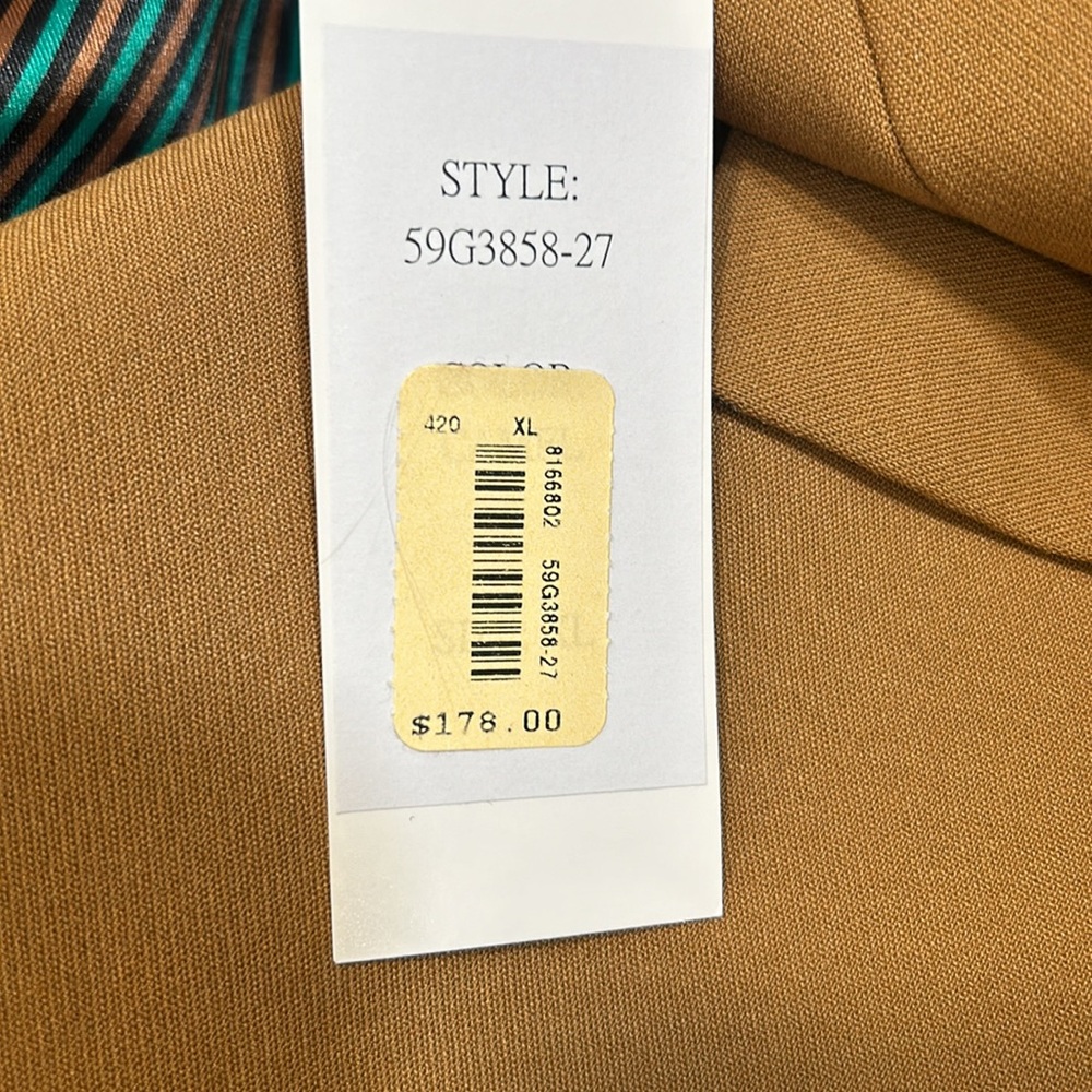 New with tags Women’s Blazer in XL - Picture 7 of 14